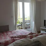 Smile & Enjoy Apartman *